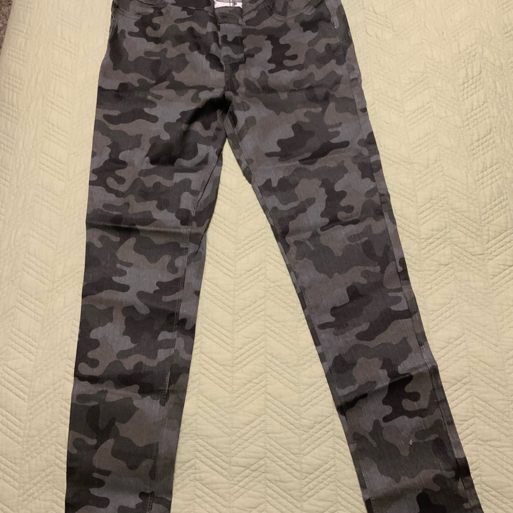 Camouflage Skinny Pants